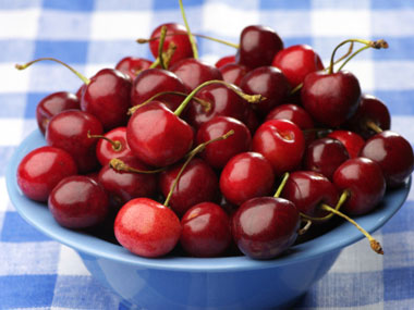 5-foods-that-fight-sun-damage-01-cherries-sl-salemzi