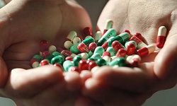 دارو-غذا و دارو-داروخانه-قاچاق دارو antibiotics460.jpg