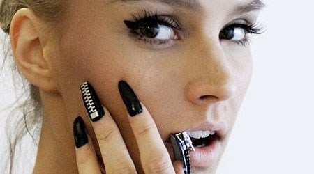 عکس هایی از طراحی های عجیب روی ناخن 73515425812511695871 عکس هایی از طراحی های عجیب روی ناخن