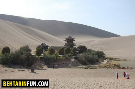 دریاچه ای در دل کویر دریاچه ای در دل کویر