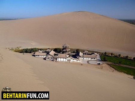 دریاچه ای در دل کویر دریاچه ای در دل کویر