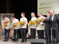 کنسرت گروه همایون در ویتنام (برای بزرگنمایی تصویر کلیک کنید)