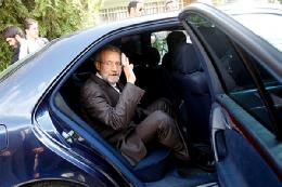 ماشین علی لاریجانی+تصویر