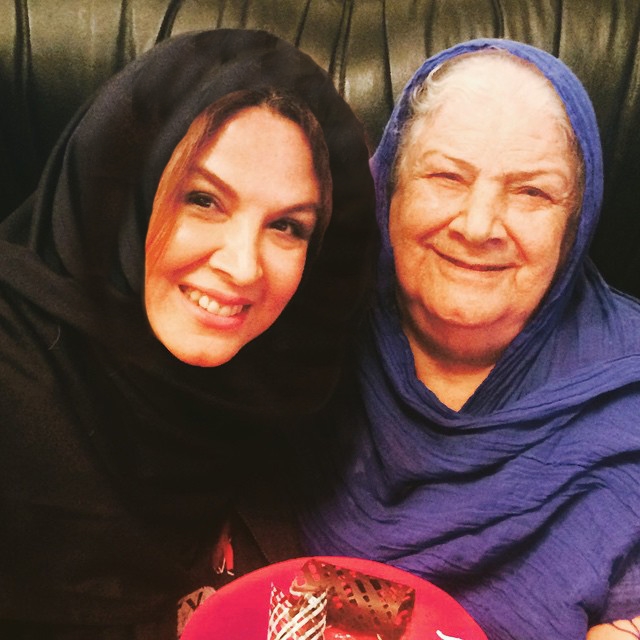 بازیگران و چهره های مشهور در کنار پدر و مادرهایشان 
