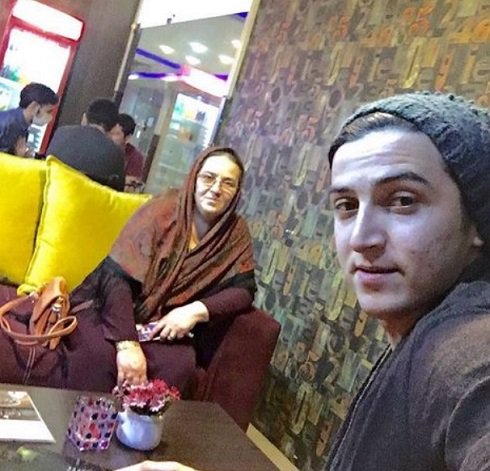 عکس سلفی سردار آزمون با مادرش
