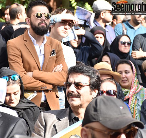 علیرضا افتخاری و محسن افشانی در تشییع پیکر کیارستمی