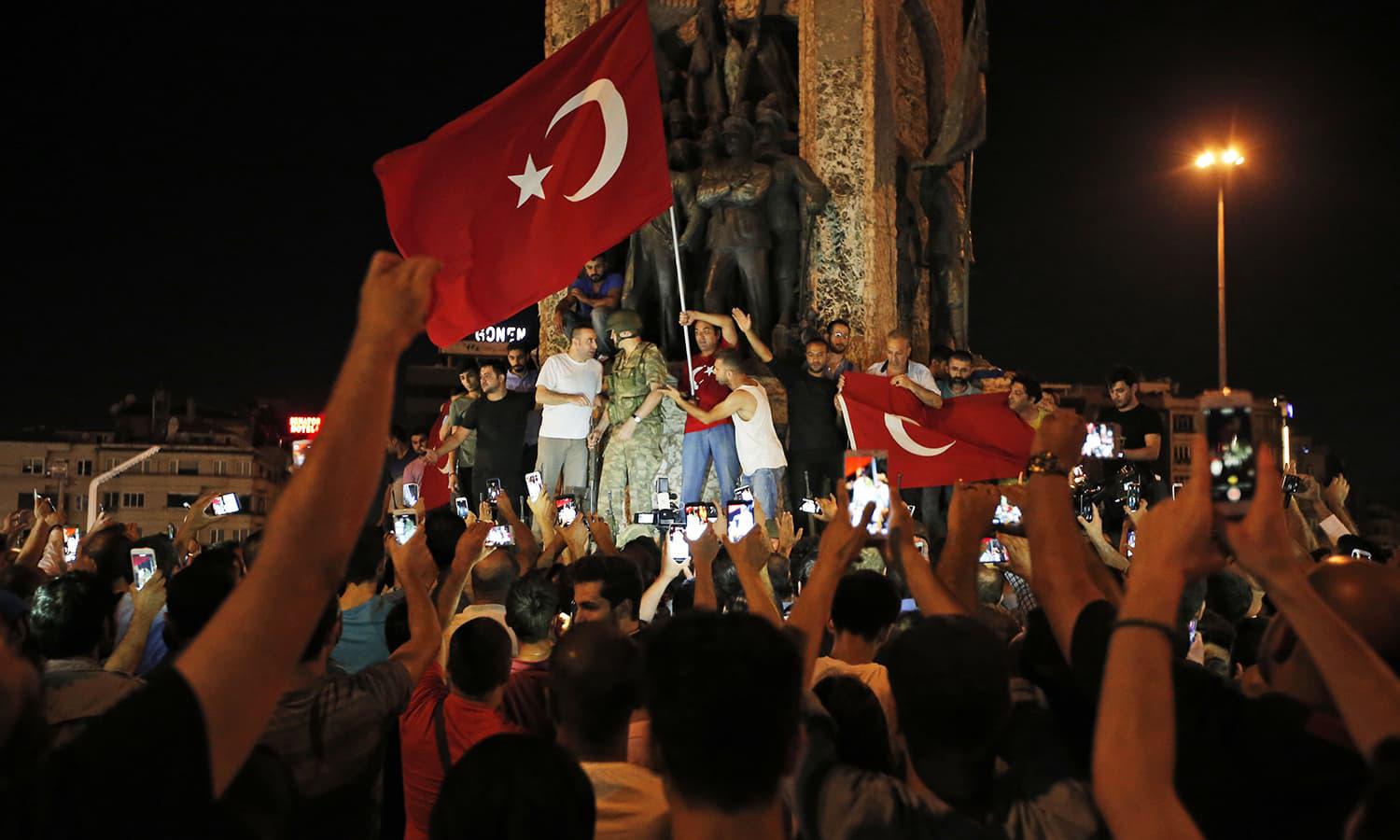چرا شکست کودتای ترکیه به نفع ایران است؟