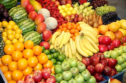 ۵۰۰۰ کیلو انواع میوه شب یلدا در استان خراسان شمالی توزیع شد