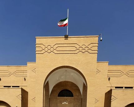 پرچم کشورمان در سفارتخانه های جمهوری اسلامی ایران نیمه افراشته شد