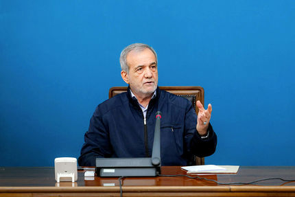 پزشکیان: به پیر و پیغمبر اگر حق و عدالت رعایت شود،  پانترکیسم، پان&zwnj;کردیسم و پان&zwnj;عربیسم به وجود نمی&zwnj;آید /باید منصفانه رفتار کنیم