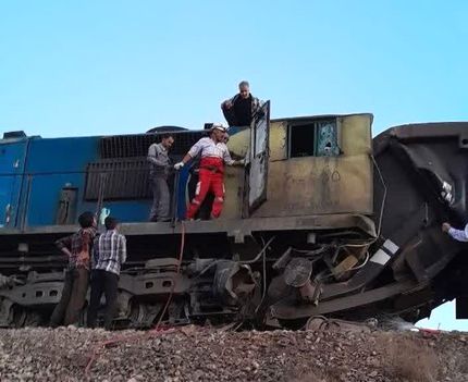 مصدوم شدن ۲ نفردر برخورد لوکومتیو با واگن قطار در اردکان