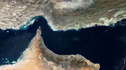 سیانان: حرکت کشتیها در تنگه هرمز متوقف شده است