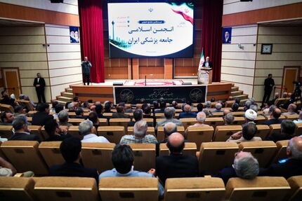 رئیس جمهور: چرا باید بنزین ۱۳۰ هزار تومانی را ۱۵۰۰ تومان بدهیم / منکر کمبودها نیستیم