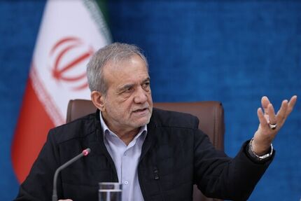 رئیس جمهور: کاهش مصرف بنزین را از ماشین‌های دولتی باید شروع کنیم